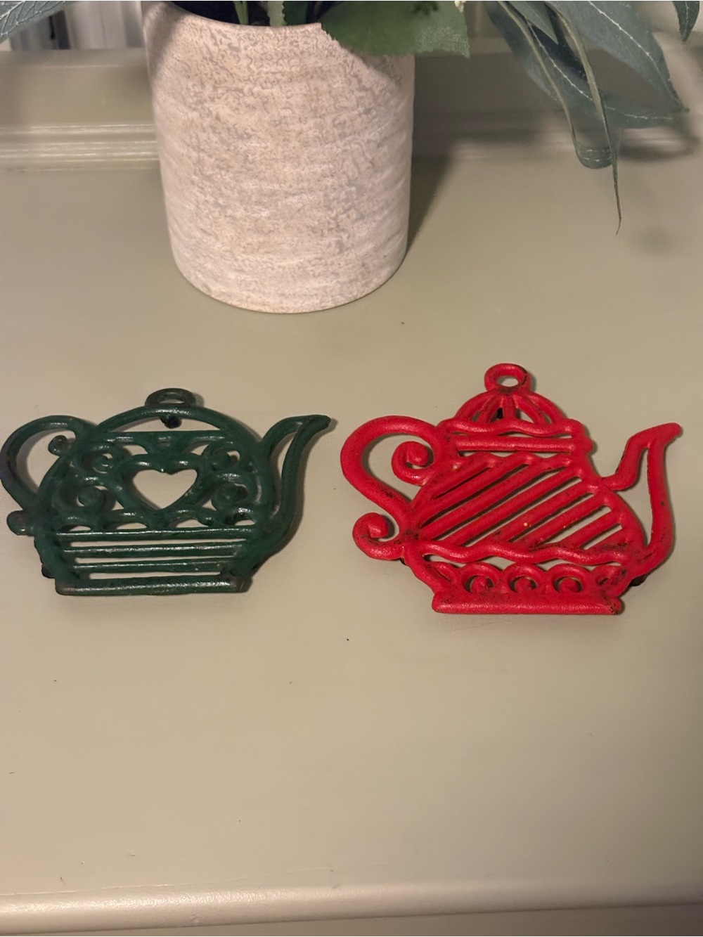 Cast Iron Teapots Trivet Set - Red and Green